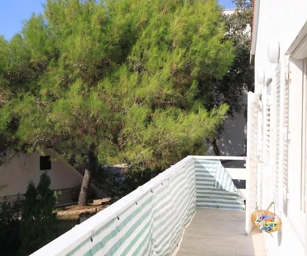 With A Parking Space - 7145